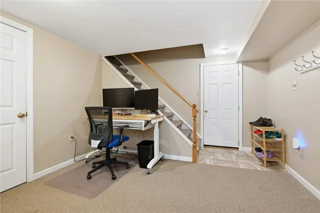 110 Cherrington Dr gallery image 31