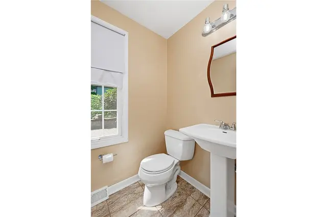 110 Cherrington Dr gallery image 38