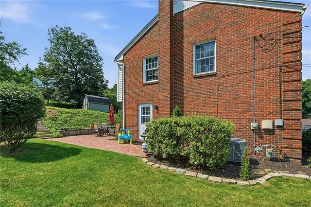110 Cherrington Dr gallery image 49