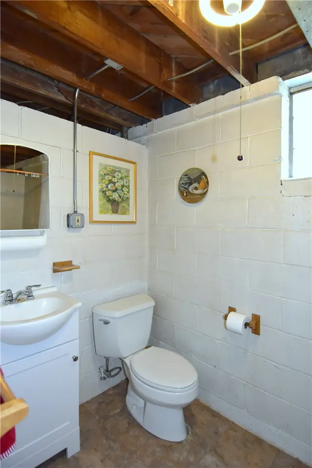 110 Circle Dr gallery image 10