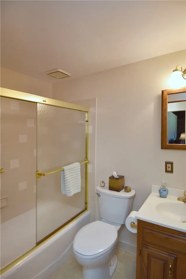 110 Circle Dr gallery image 17