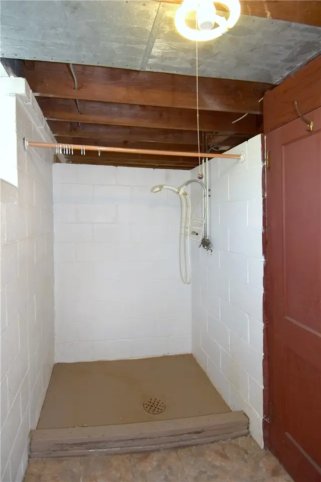 110 Circle Dr gallery image 21