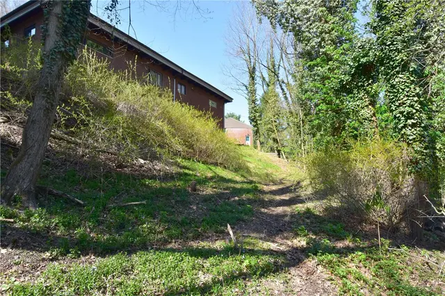 110 Circle Dr gallery image 29