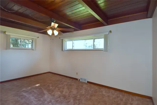 110 Circle Dr gallery image 34