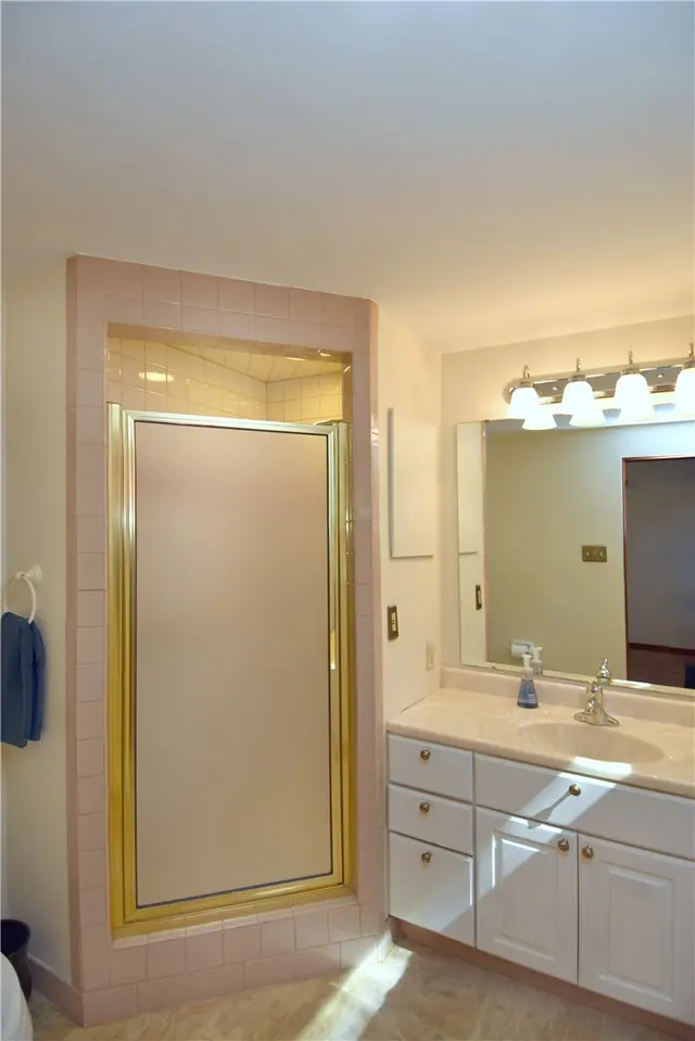 110 Circle Dr gallery image 36