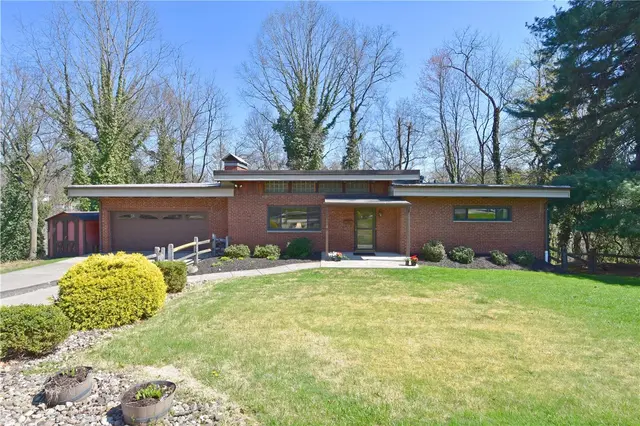 110 Circle Dr