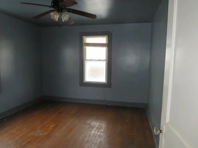 110 Good Ln gallery image 8