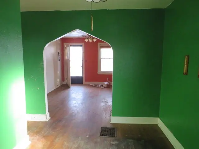 110 Good Ln gallery image 10