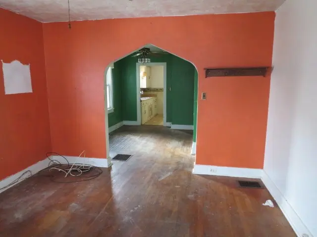 110 Good Ln gallery image 12