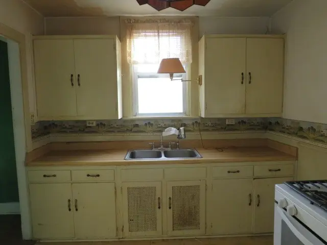 110 Good Ln gallery image 13