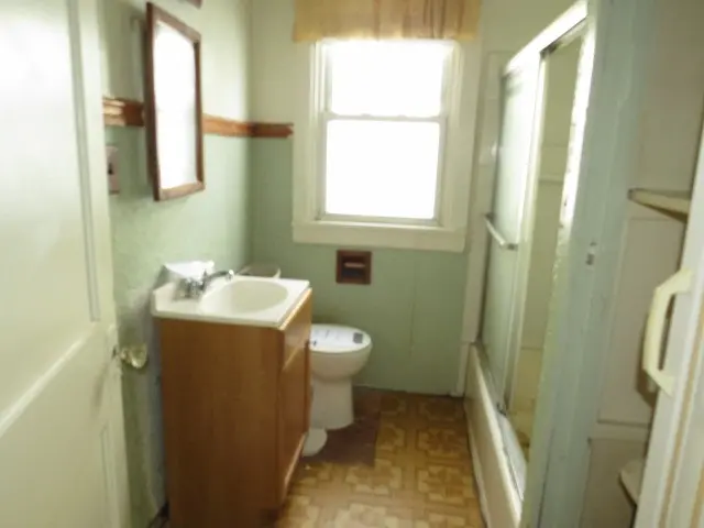110 Good Ln gallery image 17
