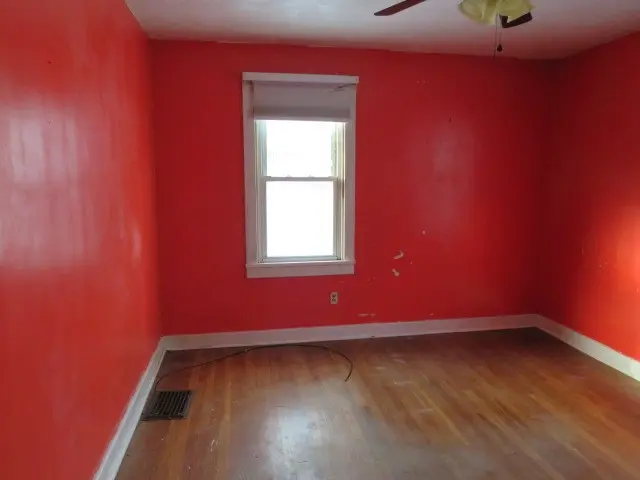 110 Good Ln gallery image 18