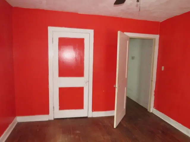 110 Good Ln gallery image 19