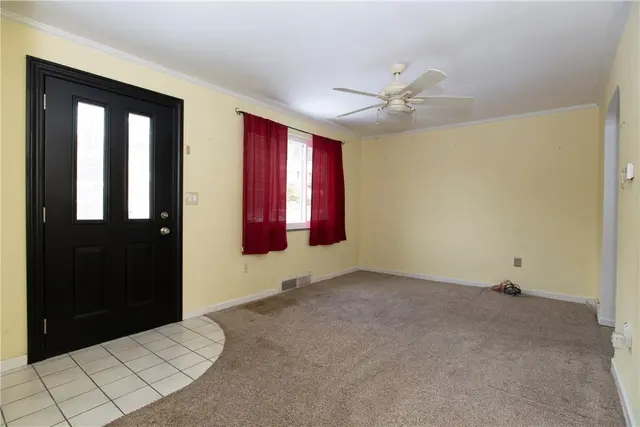 110 Idaway Dr gallery image 3