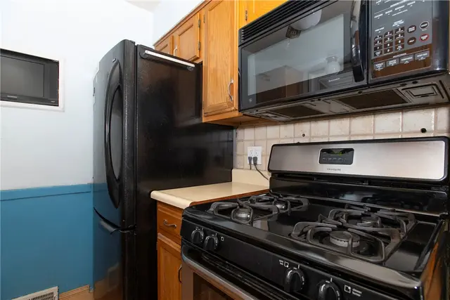 110 Idaway Dr gallery image 9