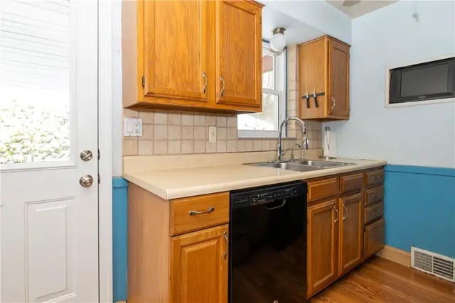 110 Idaway Dr gallery image 10