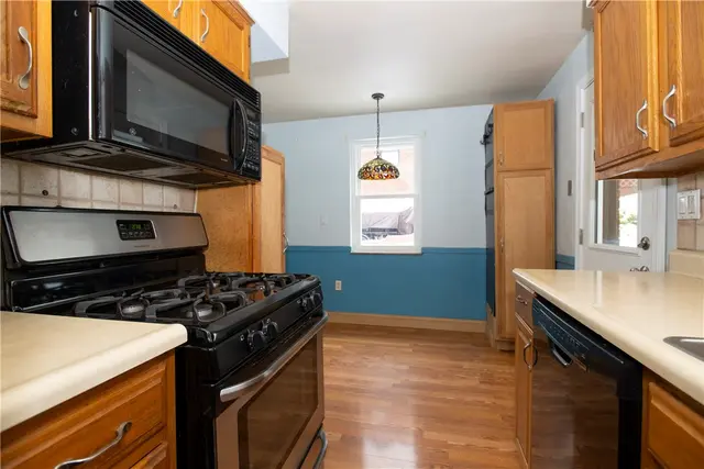 110 Idaway Dr gallery image 11