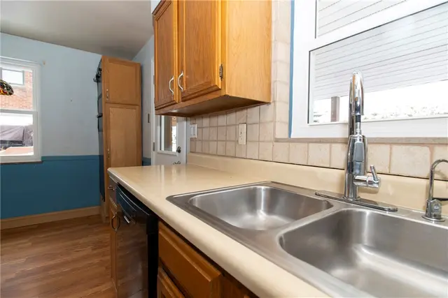 110 Idaway Dr gallery image 12