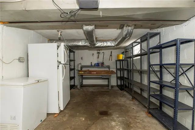 110 Idaway Dr gallery image 37