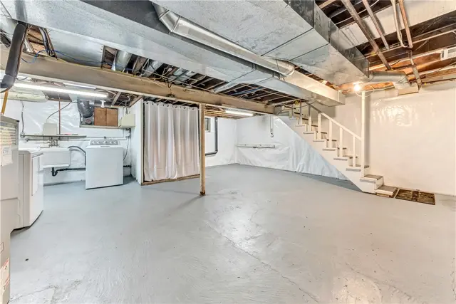 110 Lee Rd gallery image 21