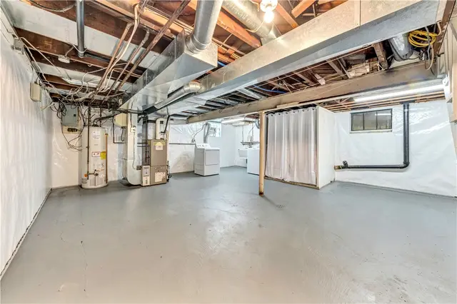 110 Lee Rd gallery image 22
