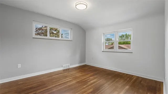 110 Mary Vue St gallery image 9