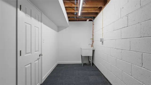 110 Mary Vue St gallery image 34