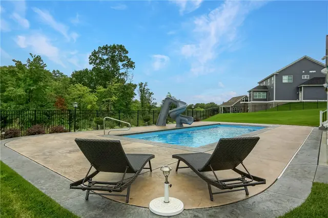 110 Miller Drive gallery image 3