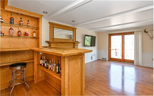 110 Point Vue Dr gallery image 5