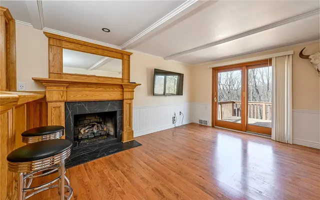 110 Point Vue Dr gallery image 6