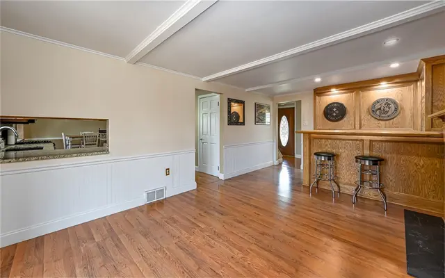 110 Point Vue Dr gallery image 7