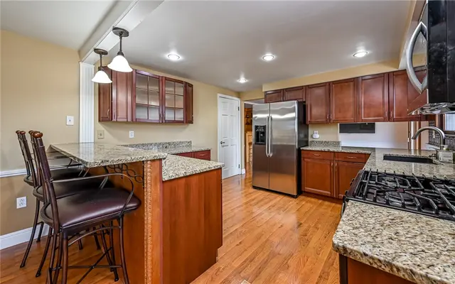 110 Point Vue Dr gallery image 9