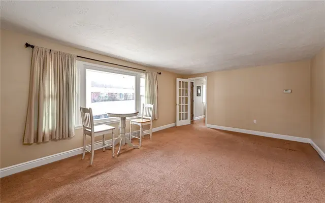 110 Point Vue Dr gallery image 11