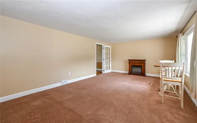 110 Point Vue Dr gallery image 12