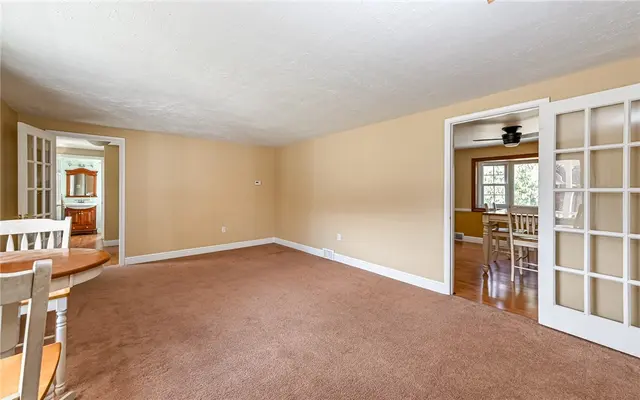 110 Point Vue Dr gallery image 13