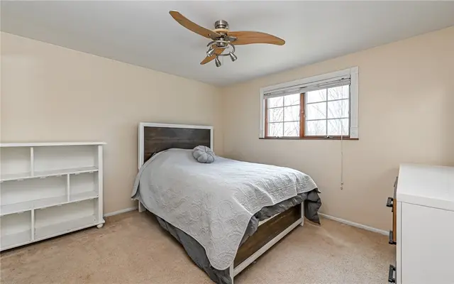 110 Point Vue Dr gallery image 17