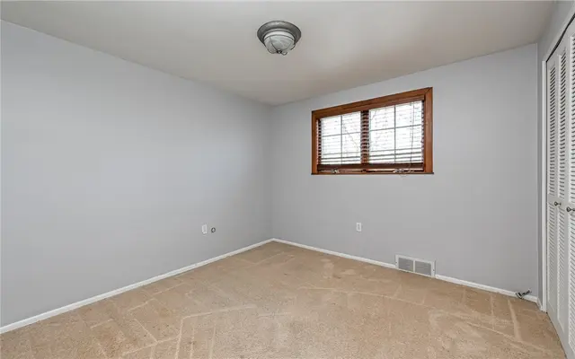 110 Point Vue Dr gallery image 18