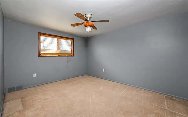 110 Point Vue Dr gallery image 19