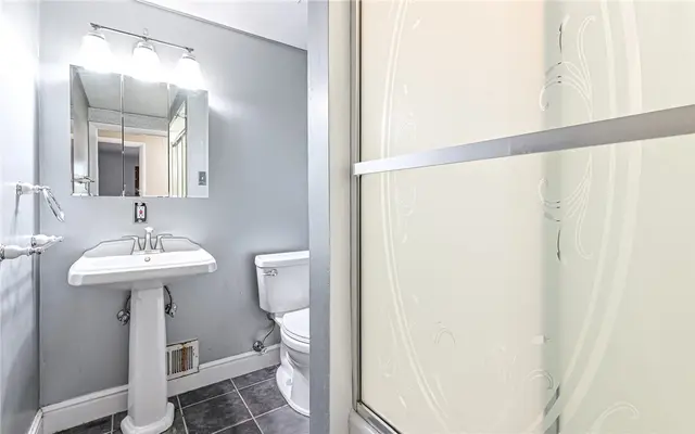 110 Point Vue Dr gallery image 21