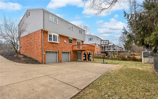 110 Point Vue Dr gallery image 22