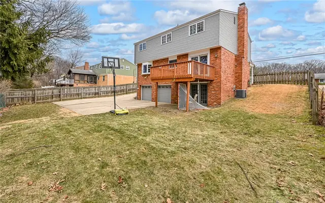 110 Point Vue Dr gallery image 23