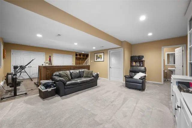 110 Springfield Dr gallery image 33