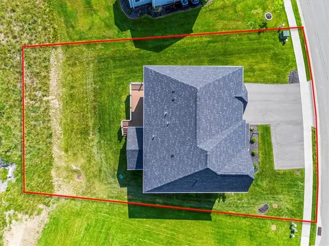 1103 Deerfield Drive gallery image 3