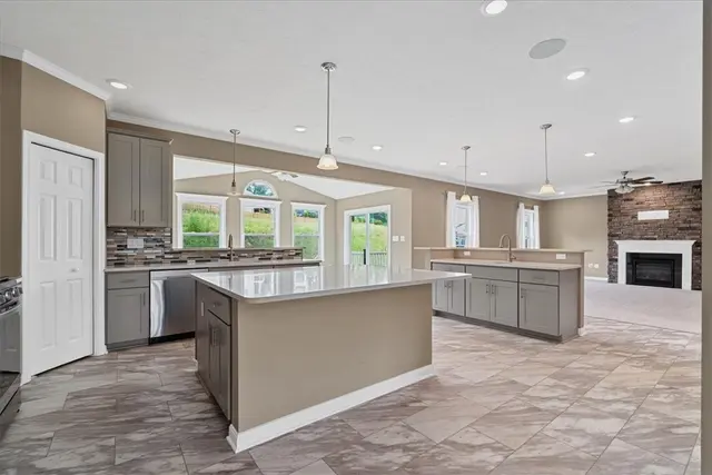 1103 Deerfield Drive gallery image 31
