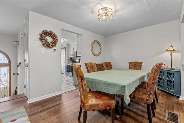 1104 W Ridge Road gallery image 6