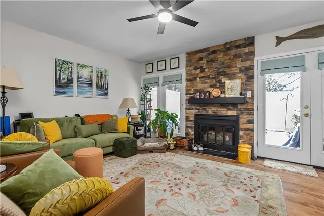 1104 W Ridge Road gallery image 12