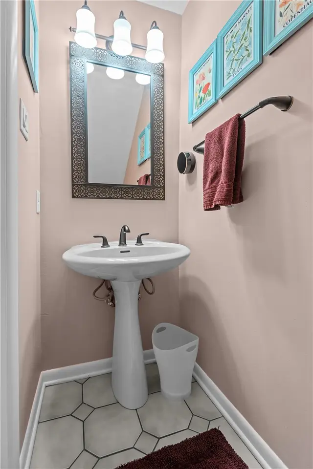 1104 W Ridge Road gallery image 15