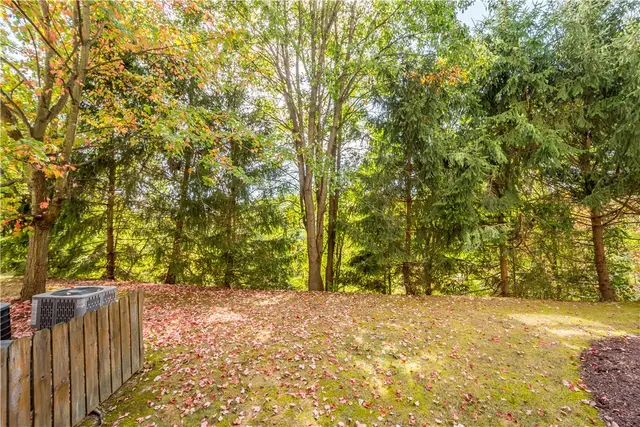 1106 Prescott Pl gallery image 6