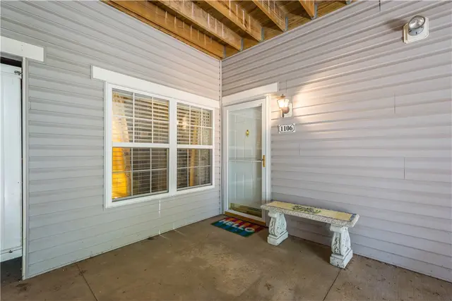 1106 Prescott Pl gallery image 8