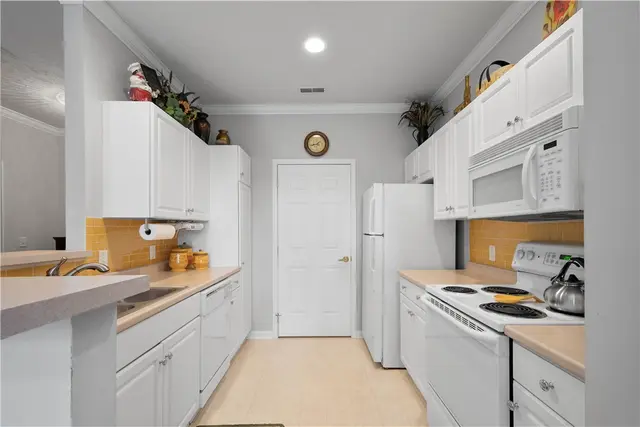 1106 Prescott Pl gallery image 17